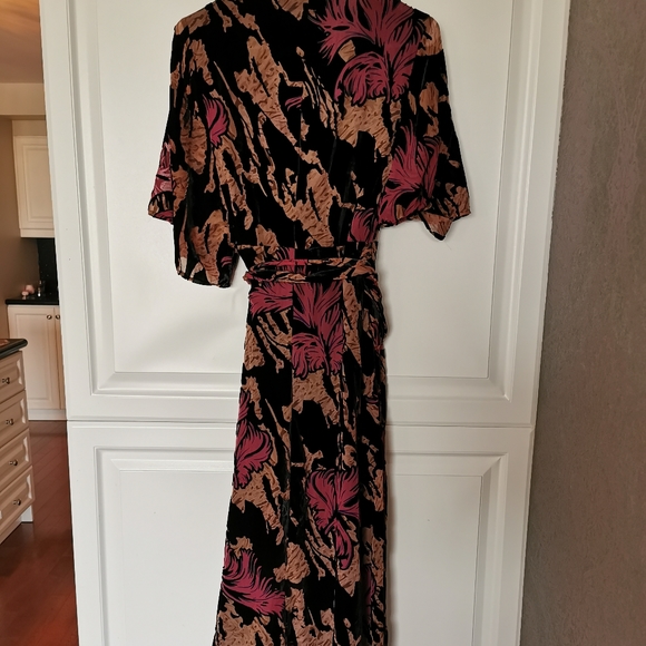 Devore velvet embroidered wrap dress - Picture 8 of 9